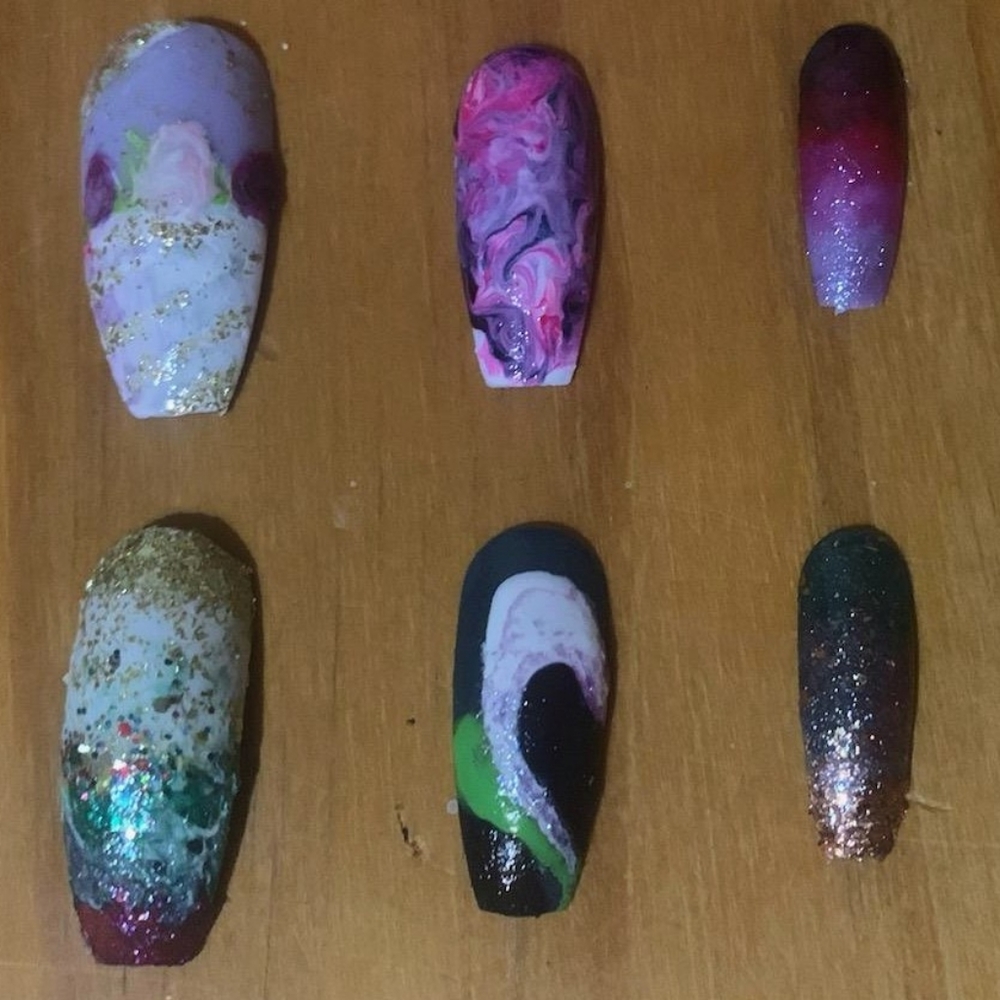 CUSTOM 💅 NAILS
